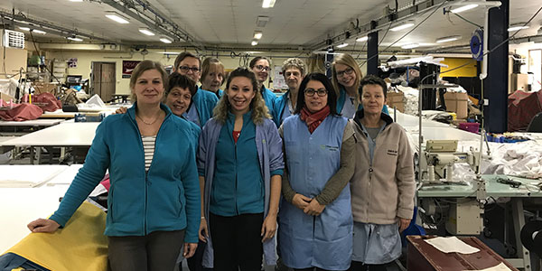 equipe-couturieres-mouchoir-bio-ernest-et-lulu
